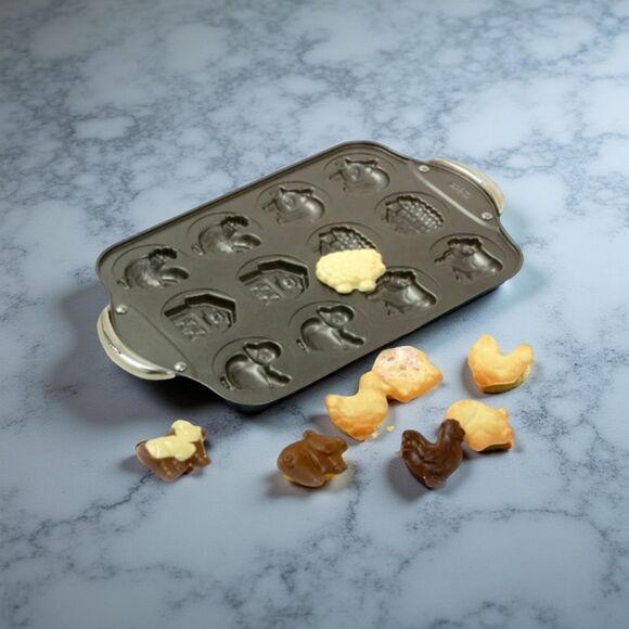 NORPRO Farm Cookie Pan Barn, Cow, Sheep, Chicken, Rooster, Pig - Picture 1 of 4